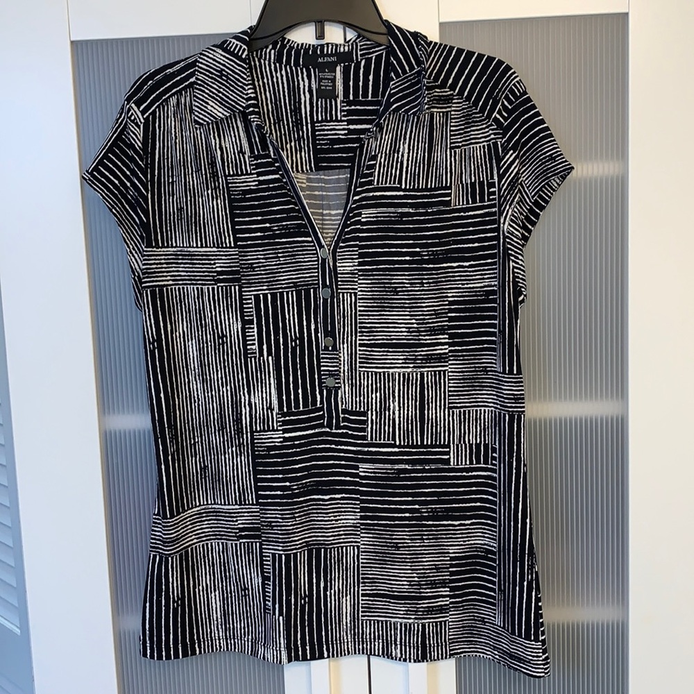 Alfani women’s black and white top